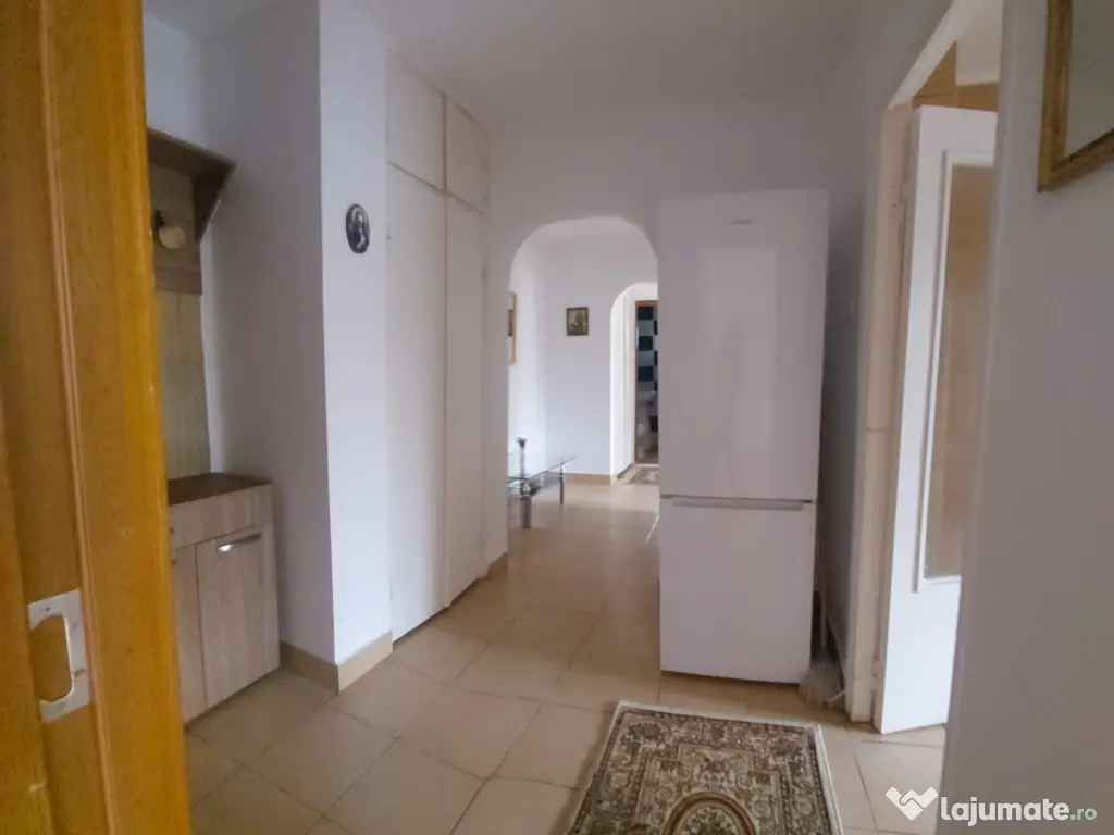 Apartament 3 camere – Micro 21, etaj 2/4