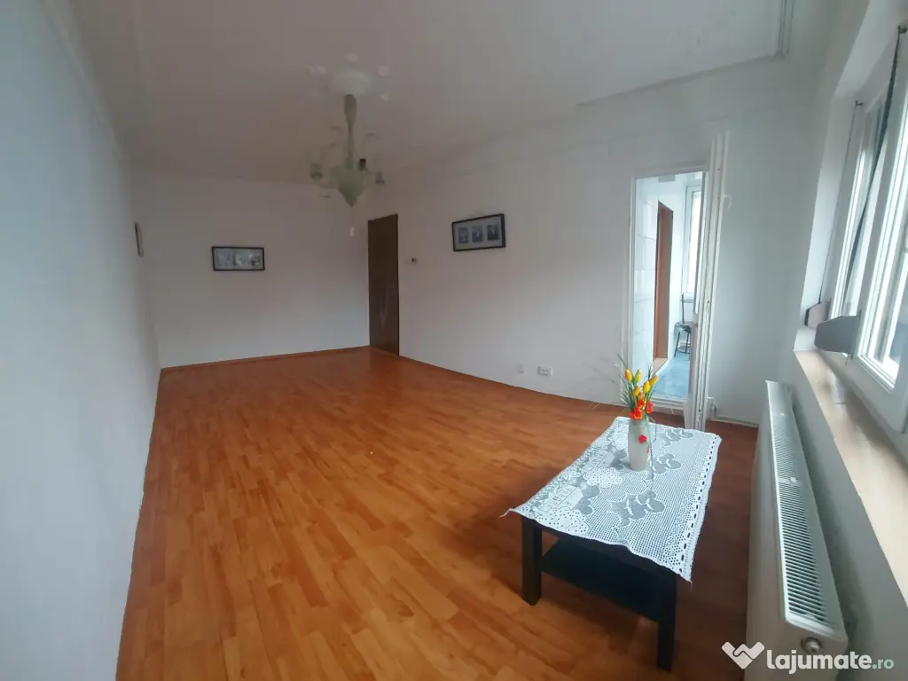 Apartament 3 camere – Micro 21, etaj 2/4