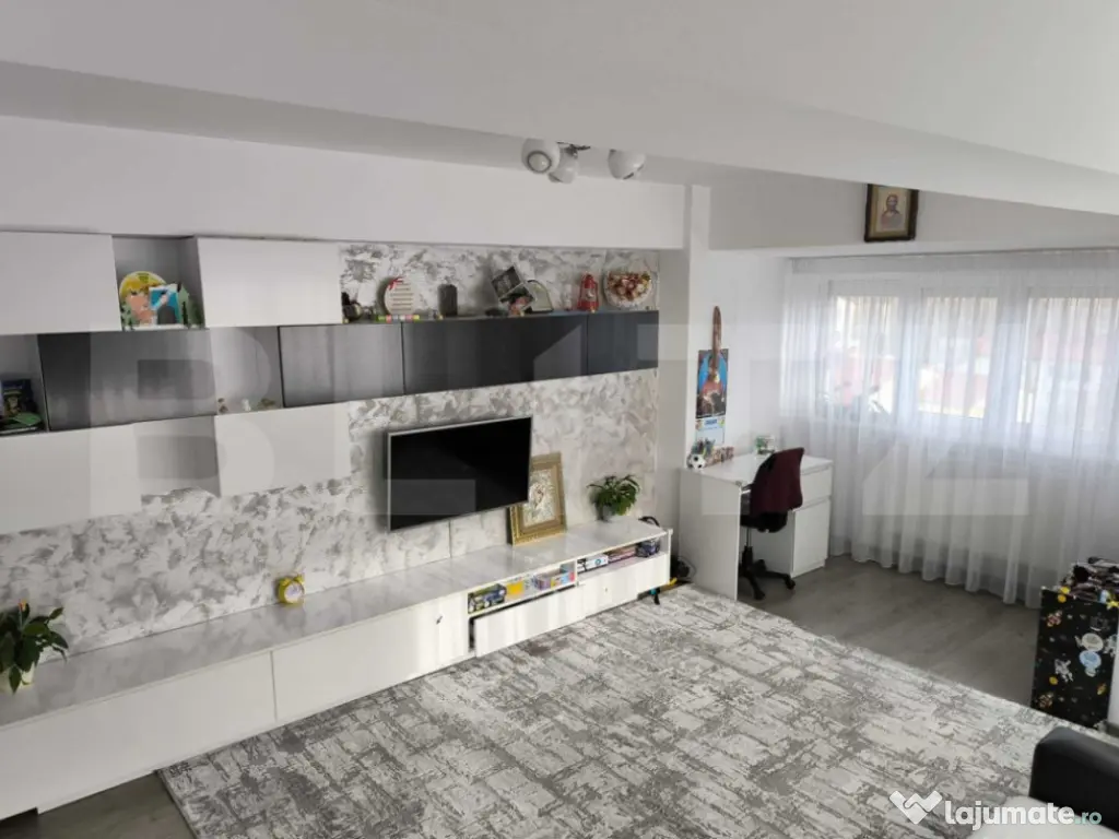 Apartament 2 camere, etaj intermediar ,decomandat,zona Burdu