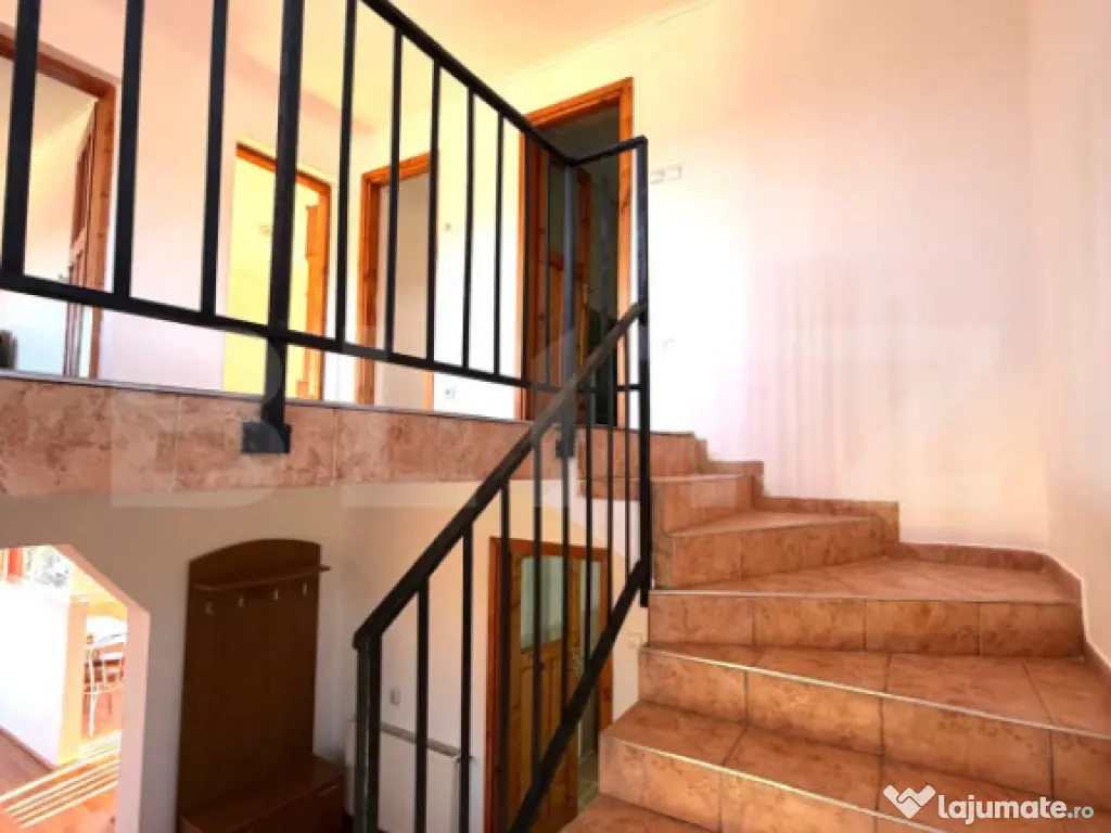 Casa 3 camere, 130 mp, 400 teren, 4 parcari, zona Valea Chin 