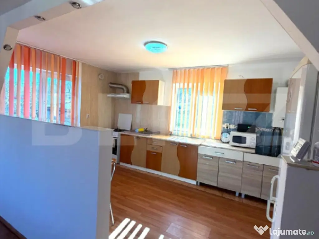 Casa 3 camere, 130 mp, 400 teren, 4 parcari, zona Valea Chin 