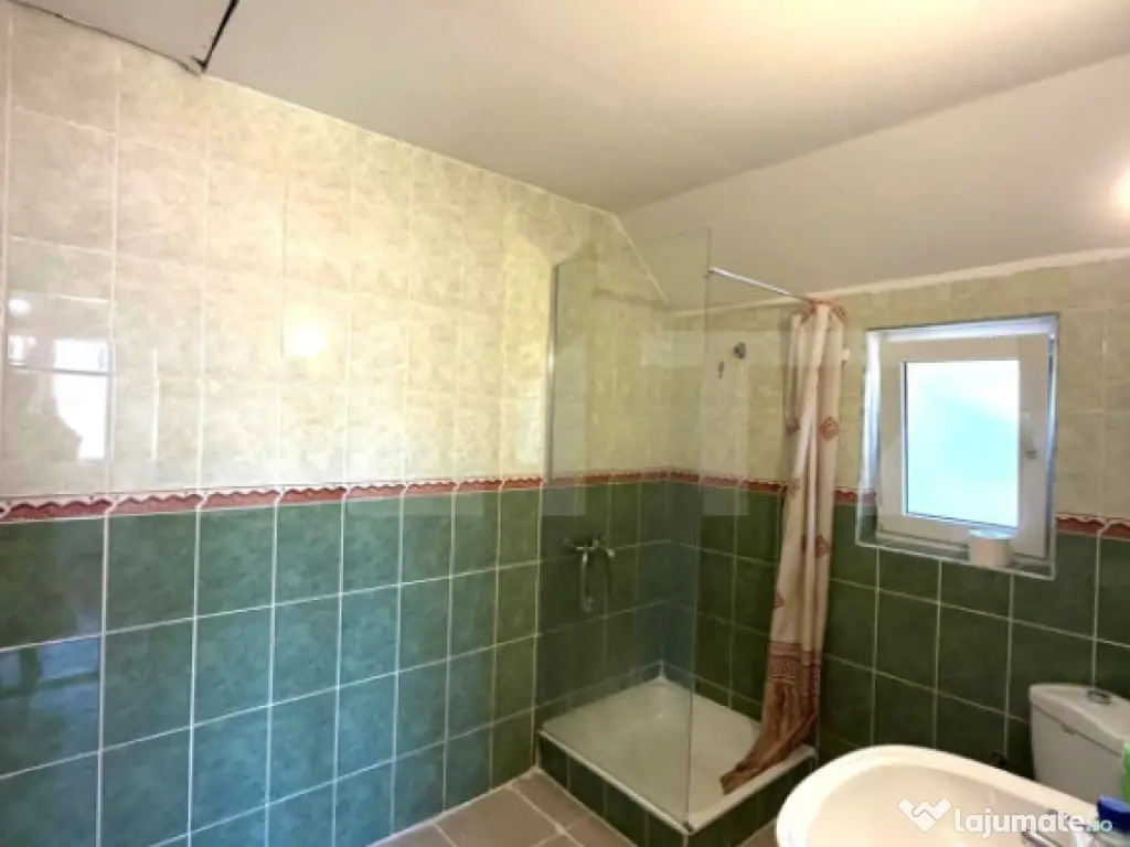 Casa 3 camere, 130 mp, 400 teren, 4 parcari, zona Valea Chin 