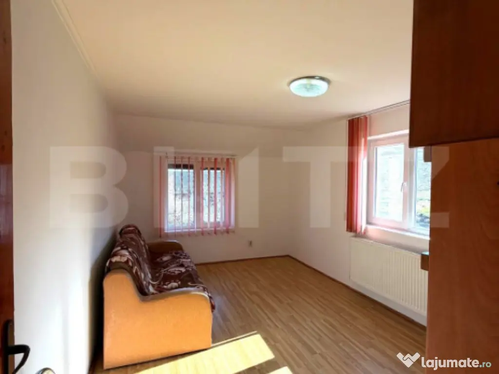 Casa 3 camere, 130 mp, 400 teren, 4 parcari, zona Valea Chin 