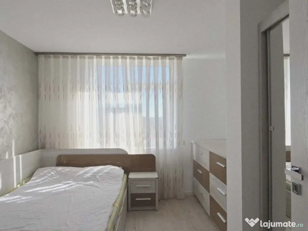 Apartament 3 camere de vânzare, cart. Prima Sova 