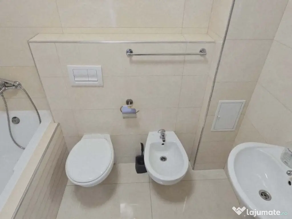 Apartament 3 camere de vânzare, cart. Prima Sova 
