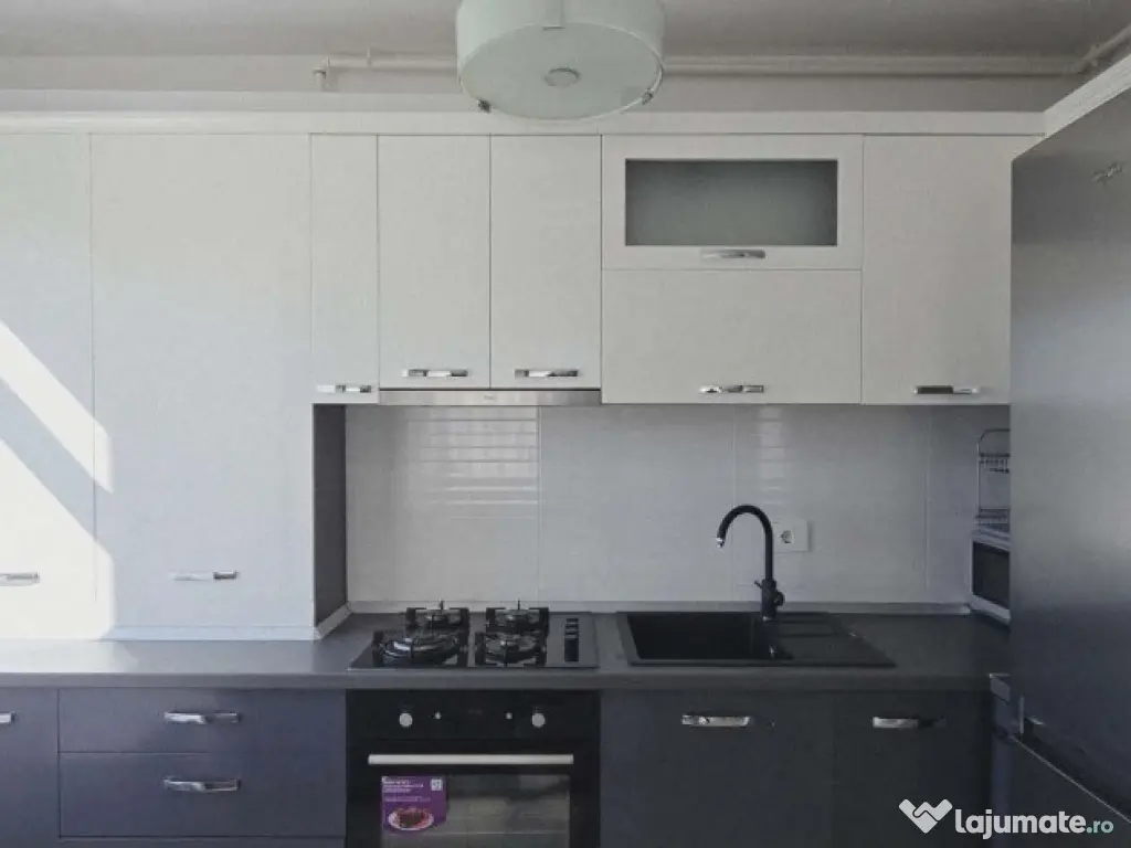 Apartament 3 camere de vânzare, cart. Prima Sova 