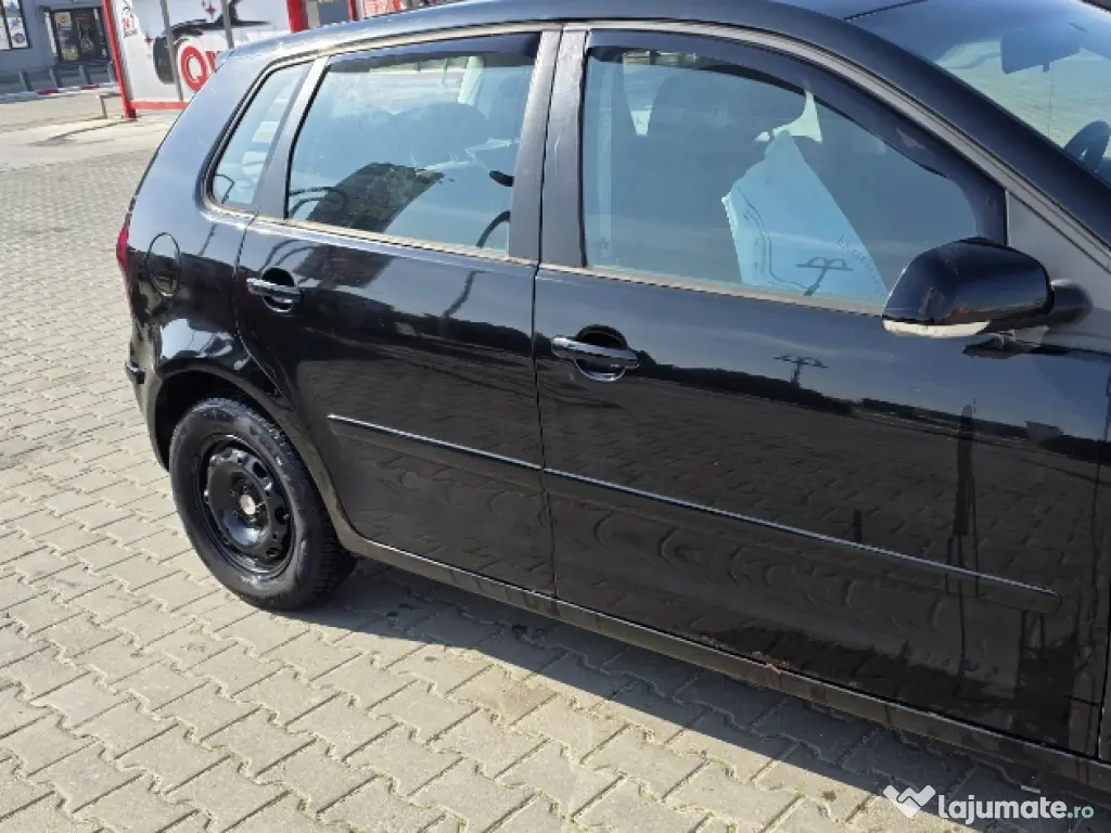 închiriez garsonieră 