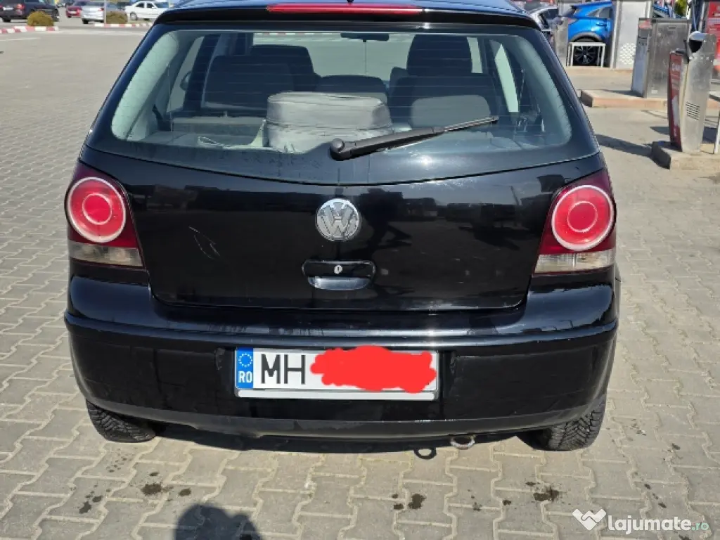 închiriez garsonieră 