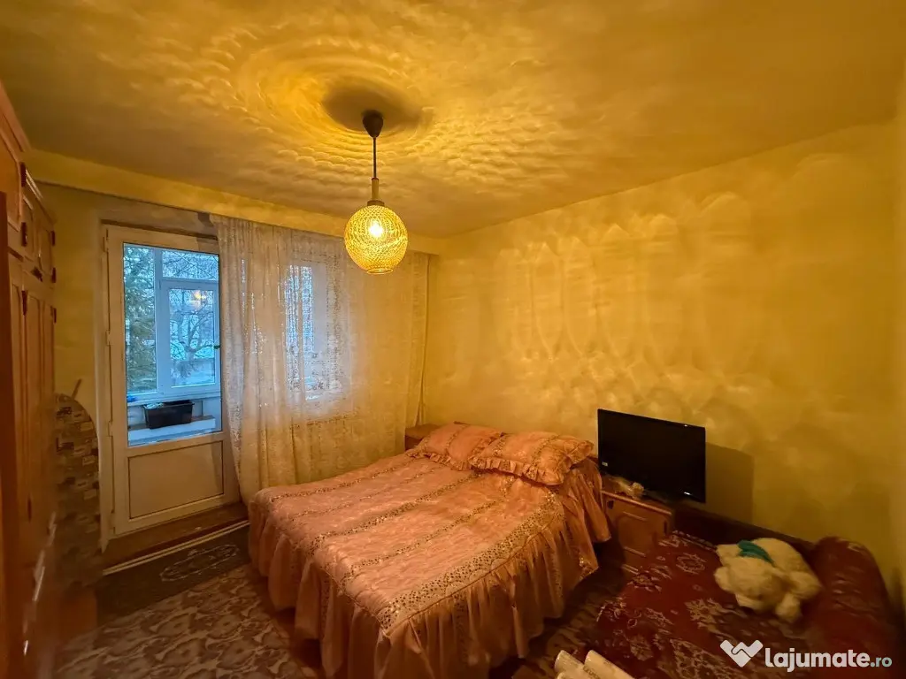 Apartament 3 camere de închiriat,decomandat, etaj 1, 90 mp 