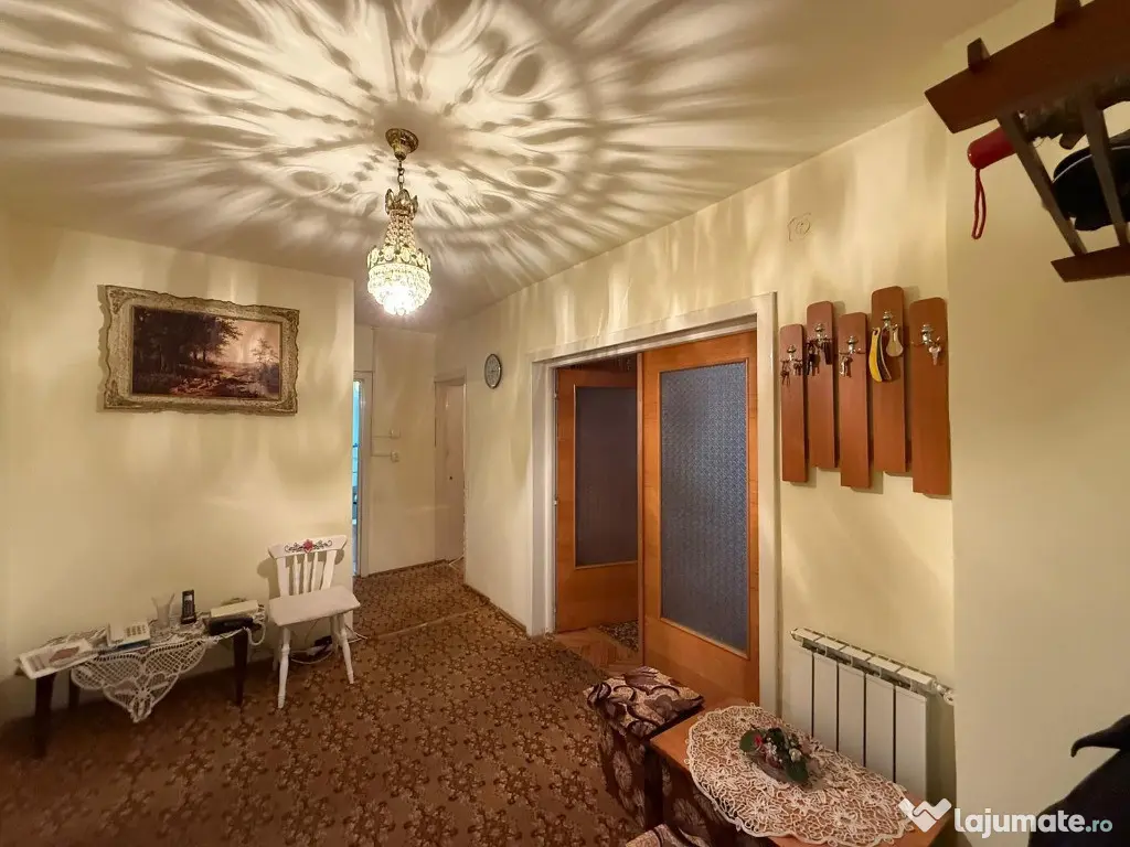 Apartament 3 camere de închiriat,decomandat, etaj 1, 90 mp 