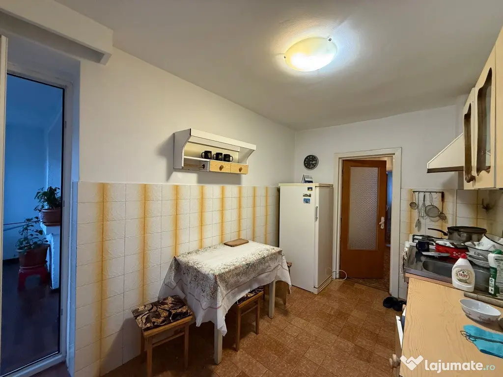 Apartament 3 camere de închiriat,decomandat, etaj 1, 90 mp 