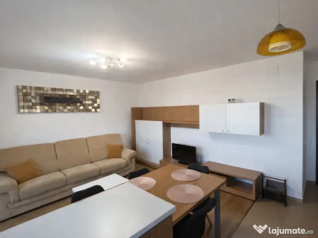 Apartament 2 camere, decomandat - zona Tractorul 