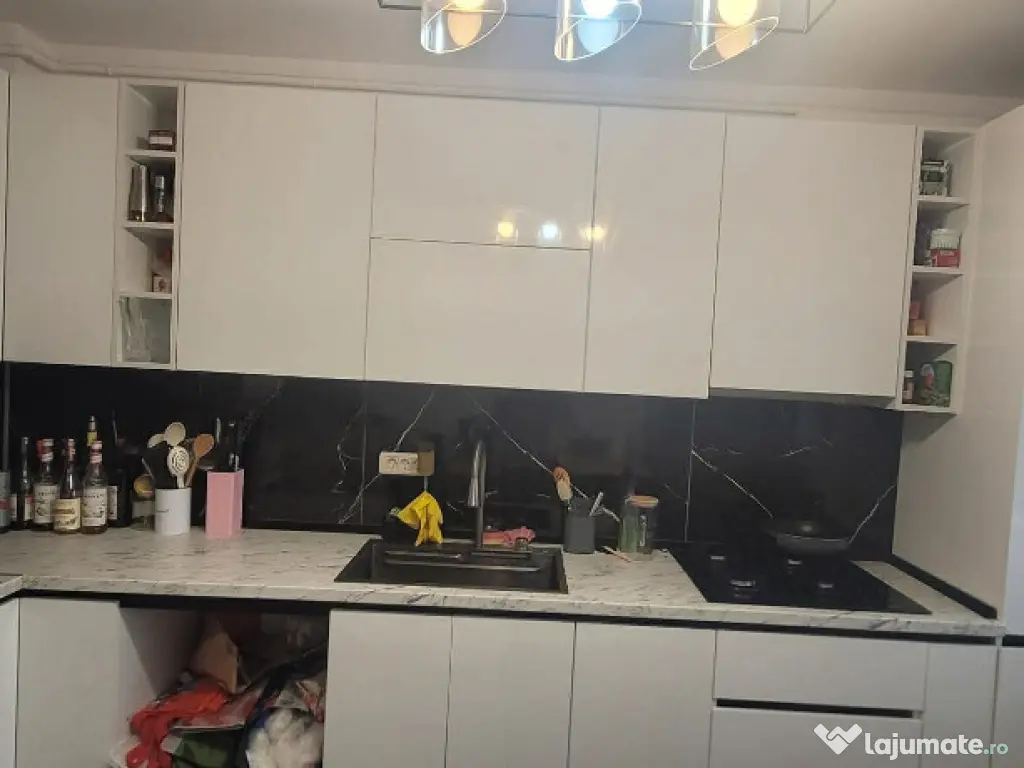 Apartament de 3 camere zona TRACTORUL,complex Vivamus