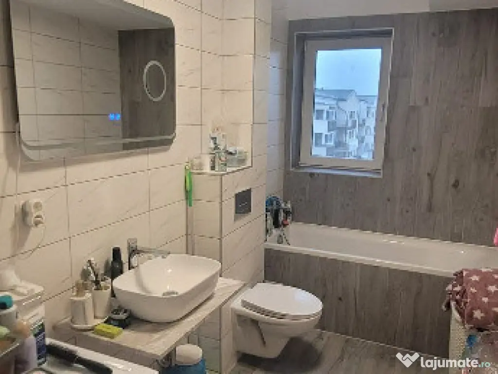 Apartament de 3 camere zona TRACTORUL,complex Vivamus