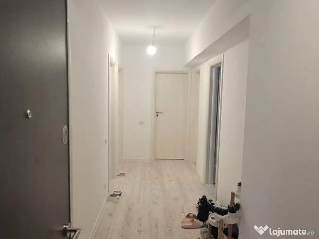 Apartament de 3 camere zona TRACTORUL,complex Vivamus