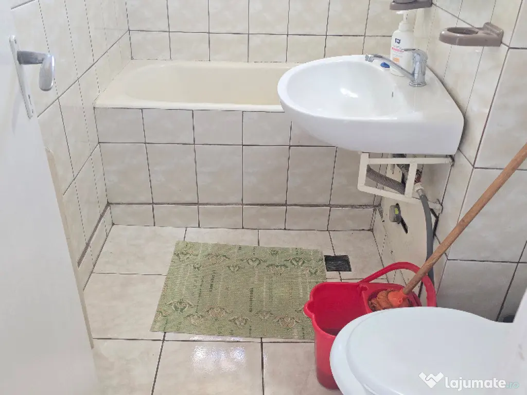 Vand apartament 2 camere decomandat Deva, Bld. Balcescu, 22 Decembrie 