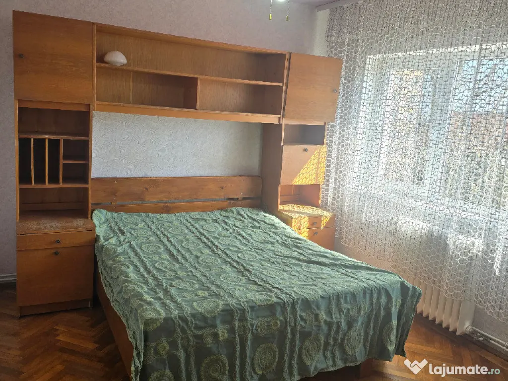 Vand apartament 2 camere decomandat Deva, Bld. Balcescu, 22 Decembrie 