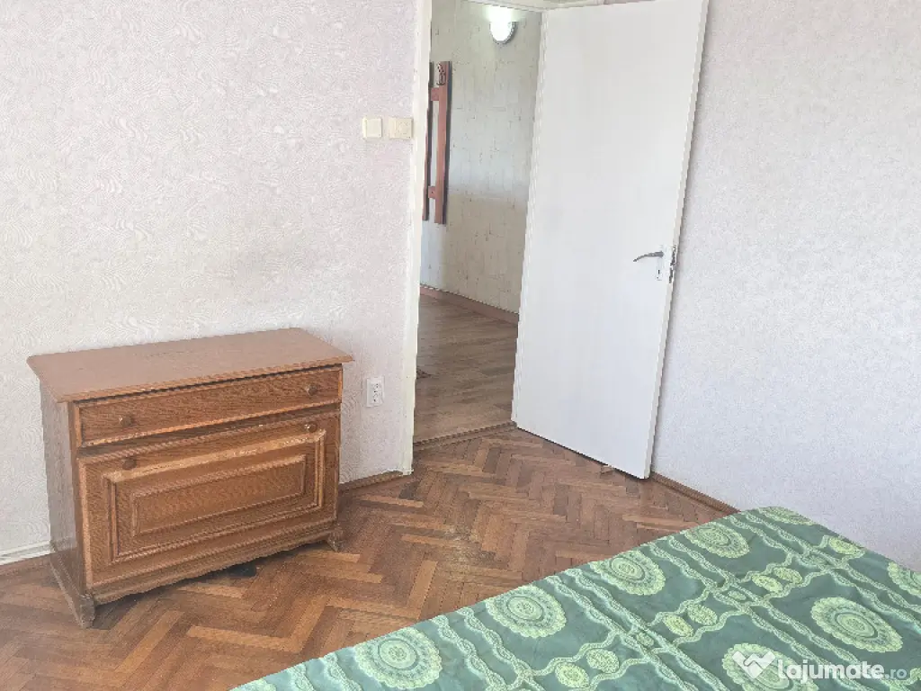 Vand apartament 2 camere decomandat Deva, Bld. Balcescu, 22 Decembrie 
