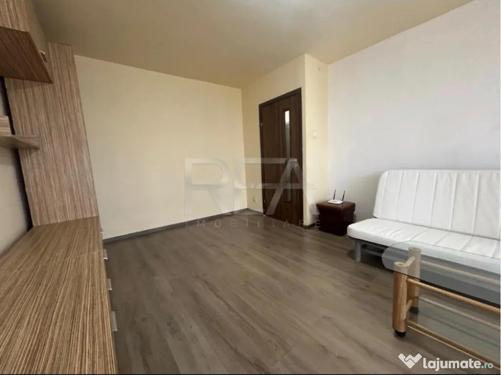 Garsonieră decomandata Tei, et. 8, an 1987, 39 mp 