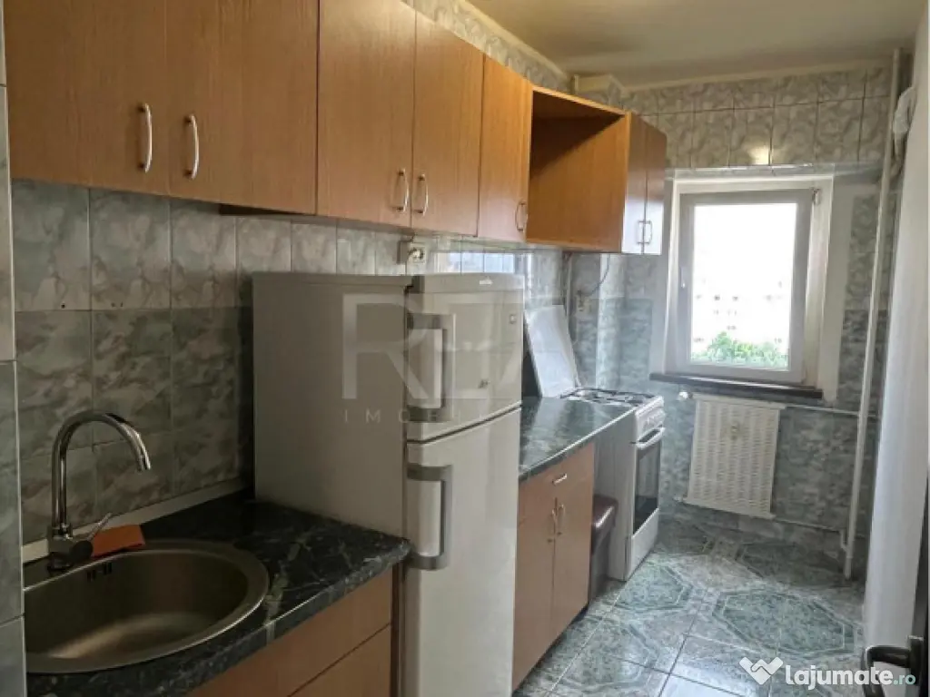 Garsonieră decomandata Tei, et. 8, an 1987, 39 mp 