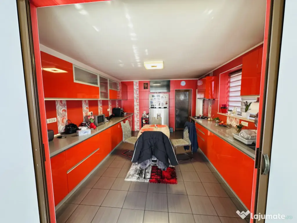 Vila superba, padure Rosu, 1000 mp teren, 310 mp construiti, 