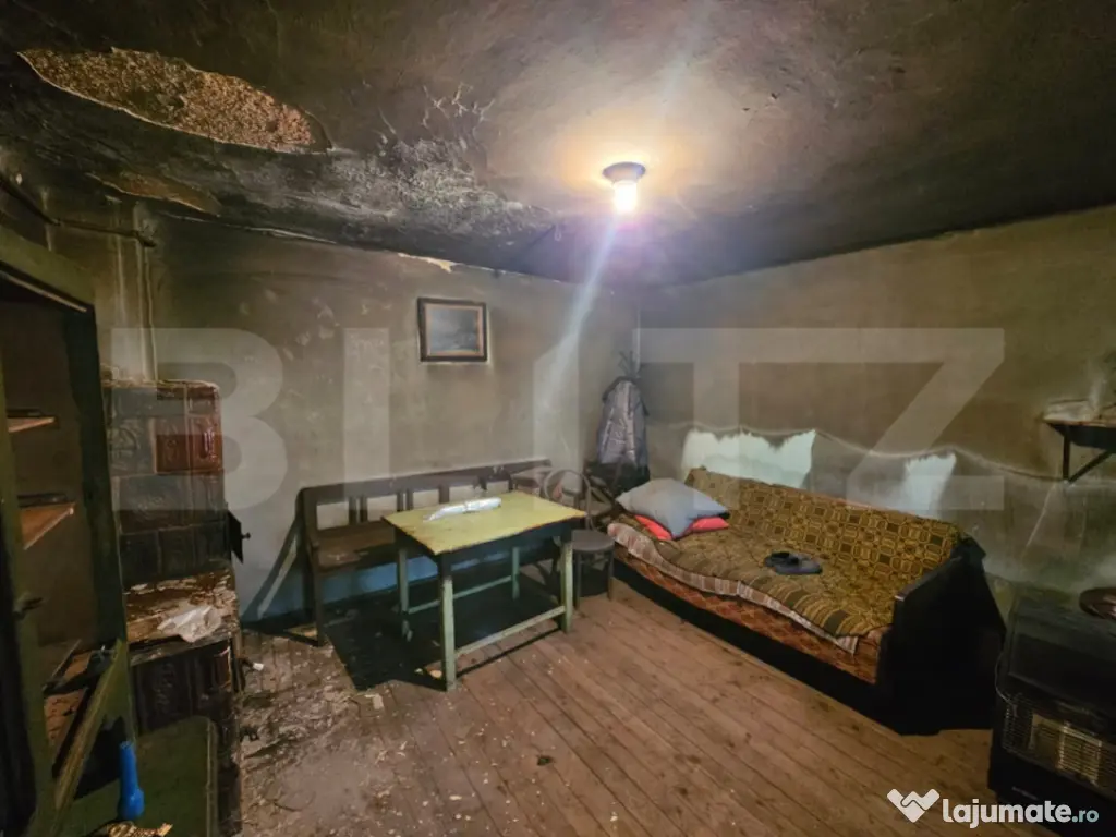 Casă 4 camere, teren generos de 3.800 mp, Măgina, comuna