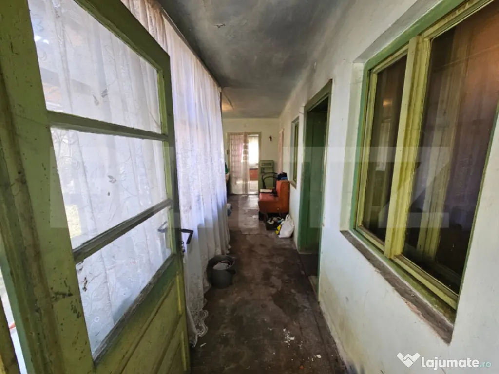 Casă 4 camere, teren generos de 3.800 mp, Măgina, comuna