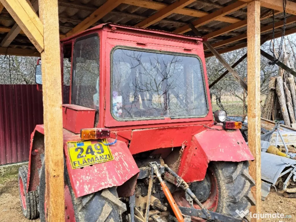 VÂND TRACTOR 