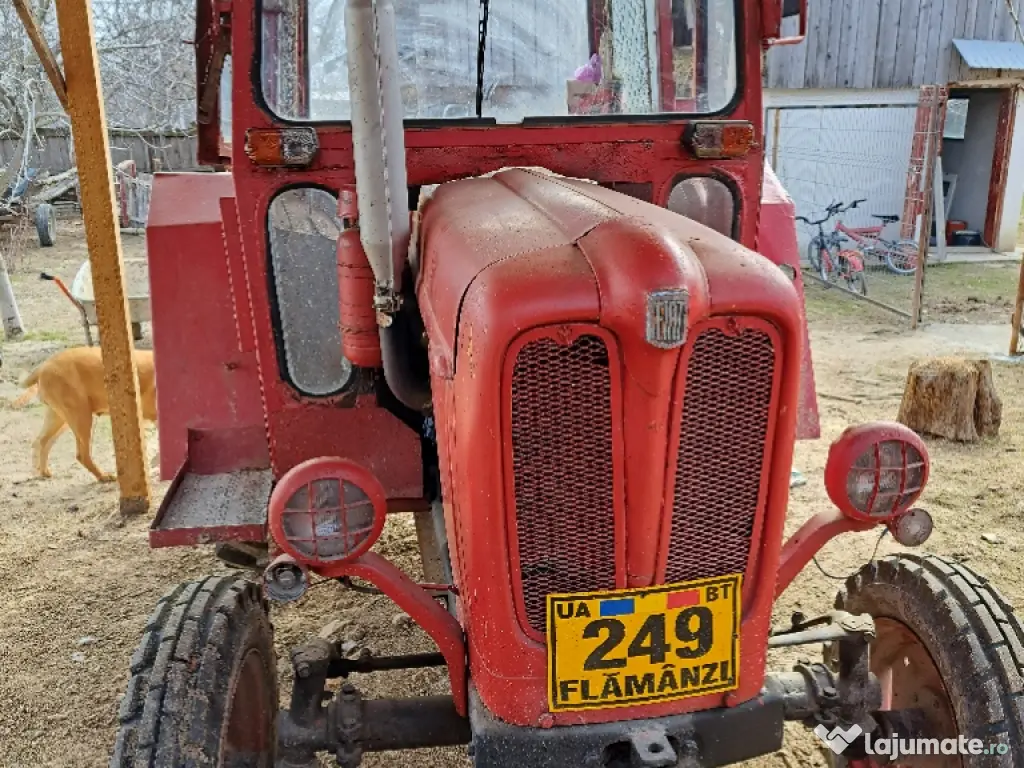 VÂND TRACTOR 