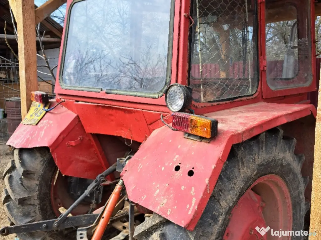 VÂND TRACTOR 