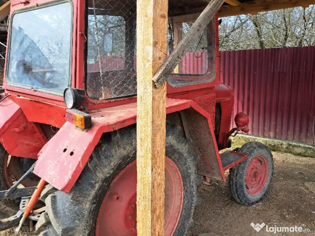 VÂND TRACTOR 