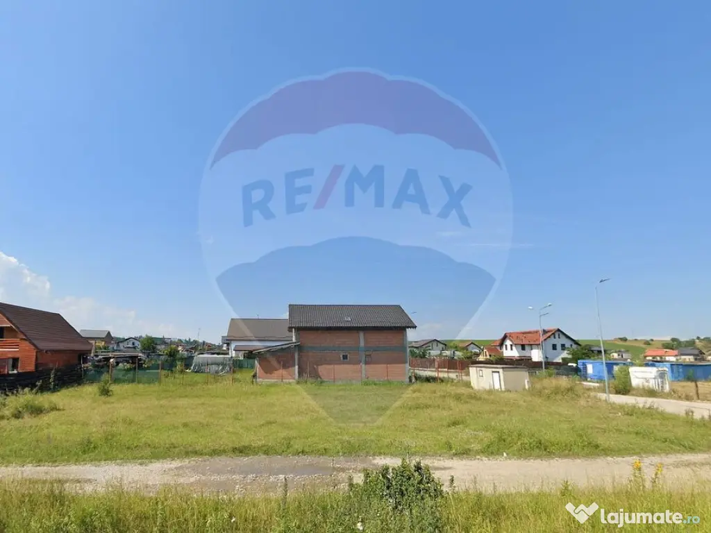 Teren intravilan cu dublu front stradal I Poiana Craitelo... 