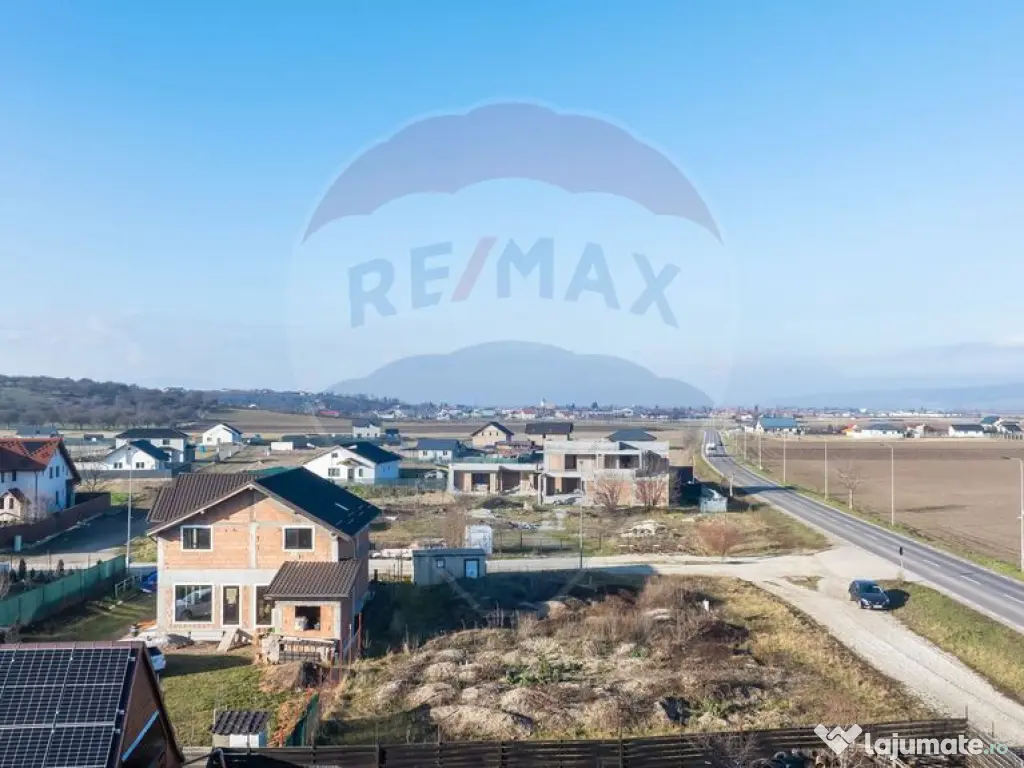 Teren intravilan cu dublu front stradal I Poiana Craitelo... 