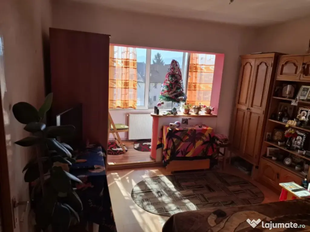 Apartament 2 camere, decomandat - zona Tractorul 