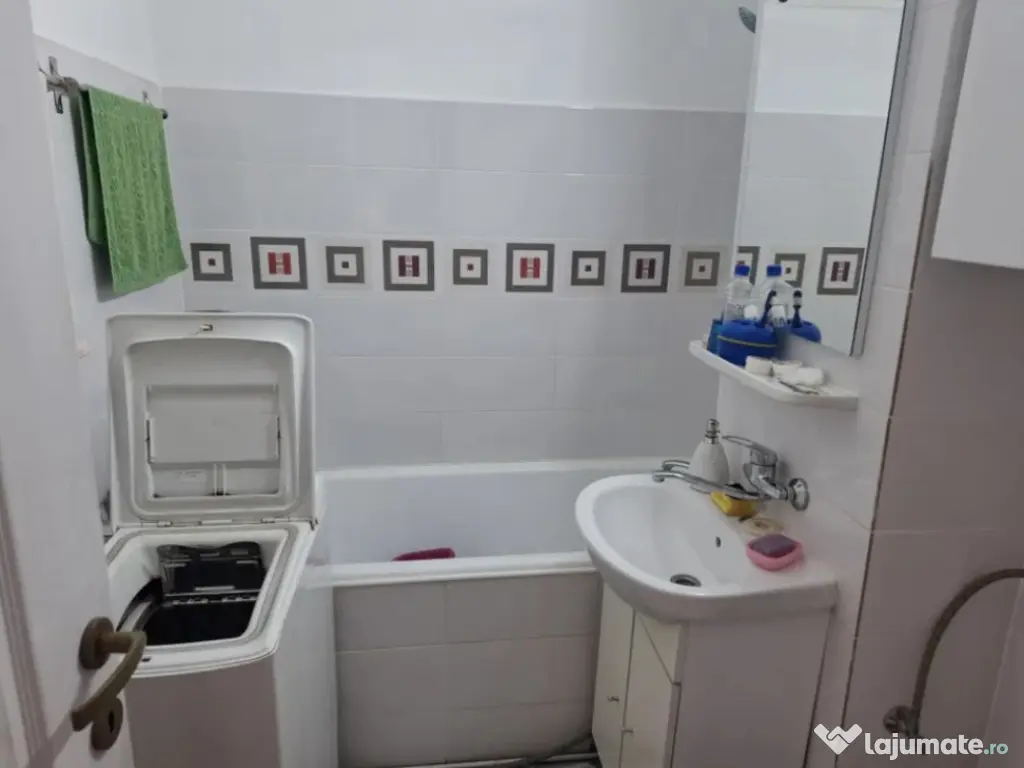 Apartament 2 camere, decomandat - zona Tractorul 