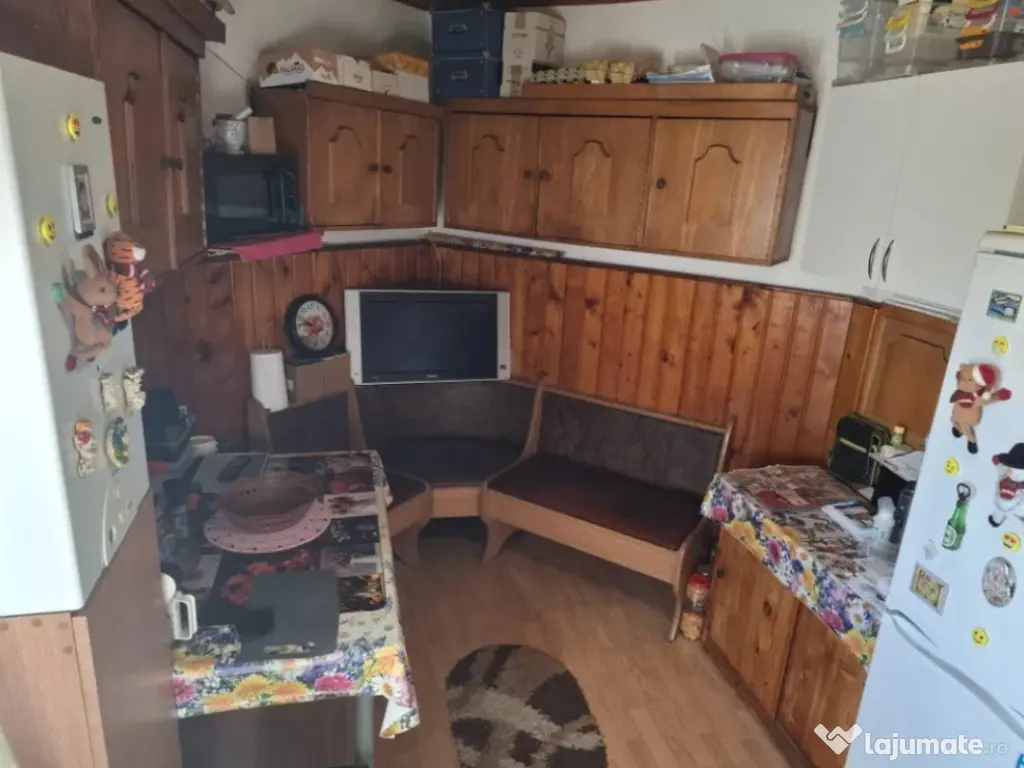 Apartament 2 camere, decomandat - zona Tractorul 