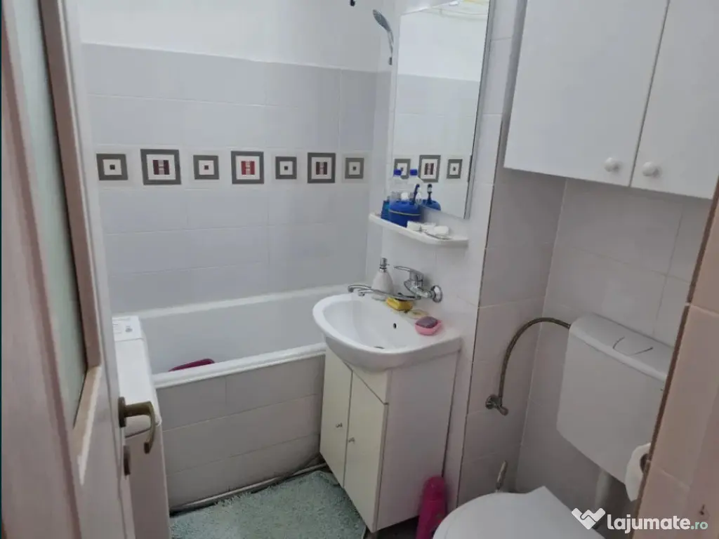 Apartament 2 camere, decomandat - zona Tractorul 