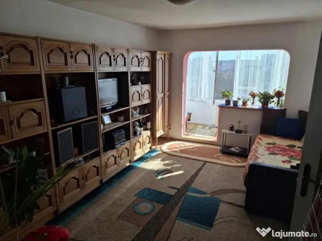 Apartament 2 camere, decomandat - zona Tractorul 