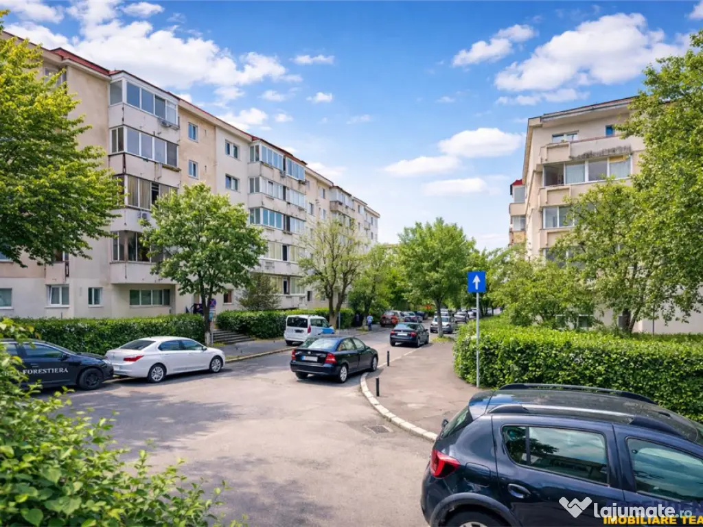 Decomandat, 60mp, vitalizat, 2 balcoane,living 24mp, areal l 