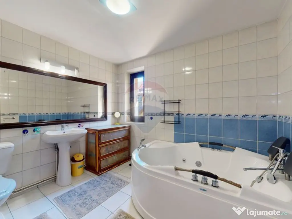 Vilă individuală solidă | Potential business| Tractoru... 