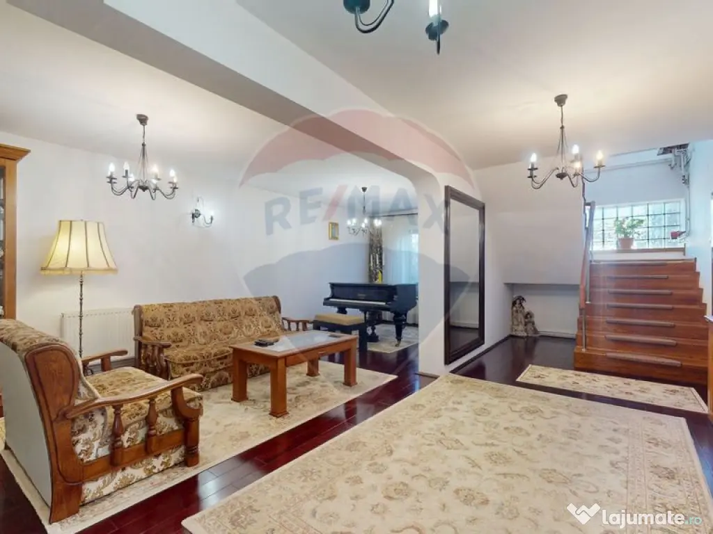 Vilă individuală solidă | Potential business| Tractoru... 