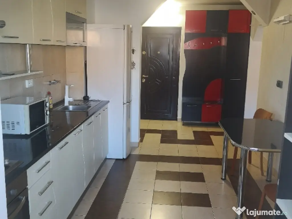 închiriez ap cu 2 camere str Dorobantilor 