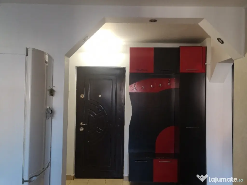 închiriez ap cu 2 camere str Dorobantilor 