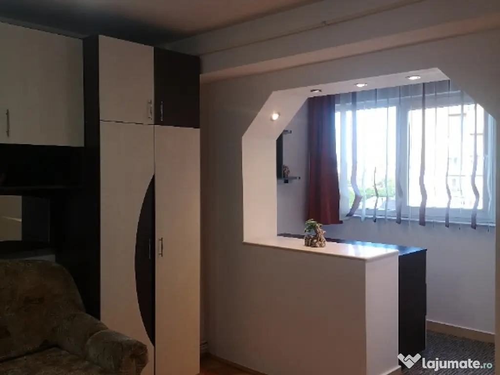 închiriez ap cu 2 camere str Dorobantilor 