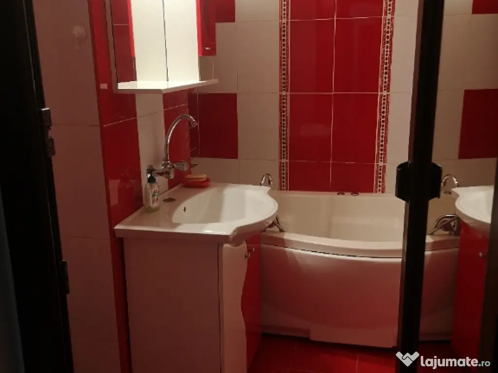 închiriez ap cu 2 camere str Dorobantilor 