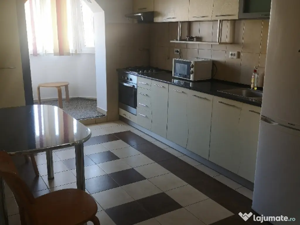 închiriez ap cu 2 camere str Dorobantilor 