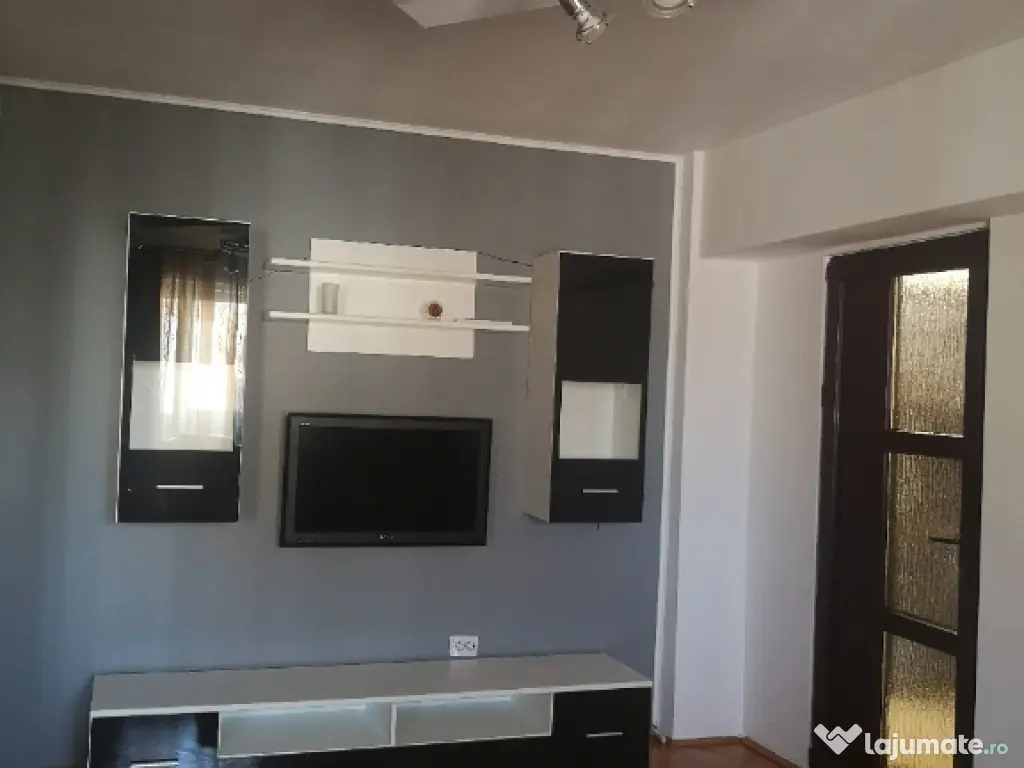 închiriez ap cu 2 camere str Dorobantilor 