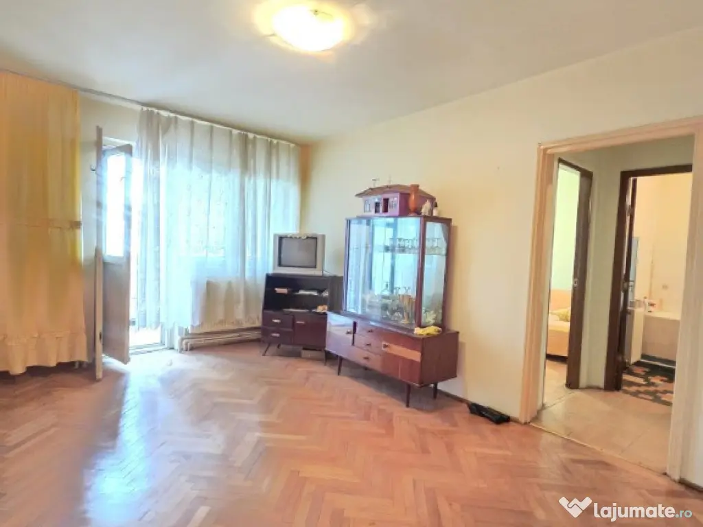 3 Camere confort 1, Zona Garii etaj 2 Liber