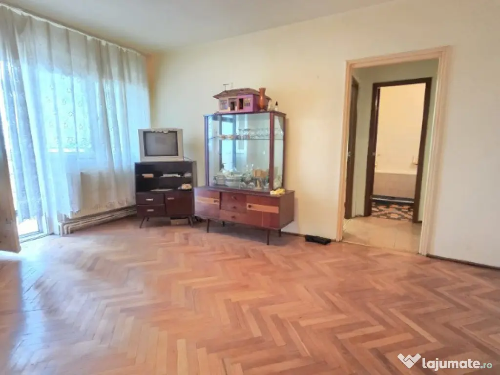 3 Camere confort 1, Zona Garii etaj 2 Liber 