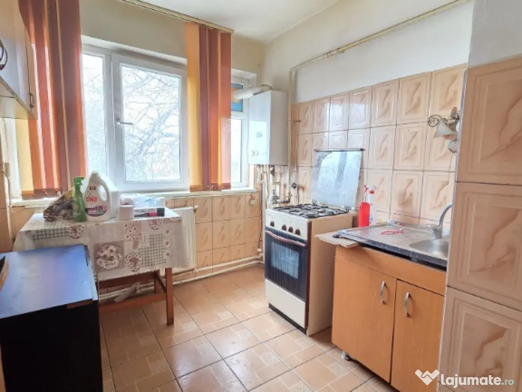 3 Camere confort 1, Zona Garii etaj 2 Liber 